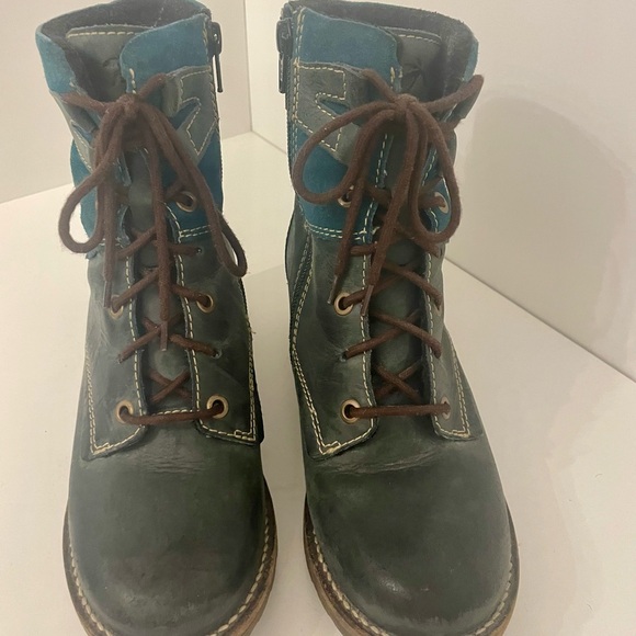 Beautiful teal coloured Leather Portuguese ankle boots size 36. - Picture 2 of 5